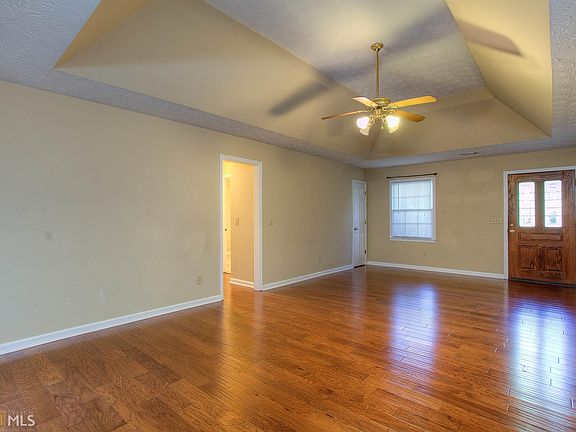 5th image of 380 Christian Woods Dr SE