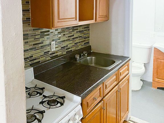 2nd image of 621 W 138th St #5D