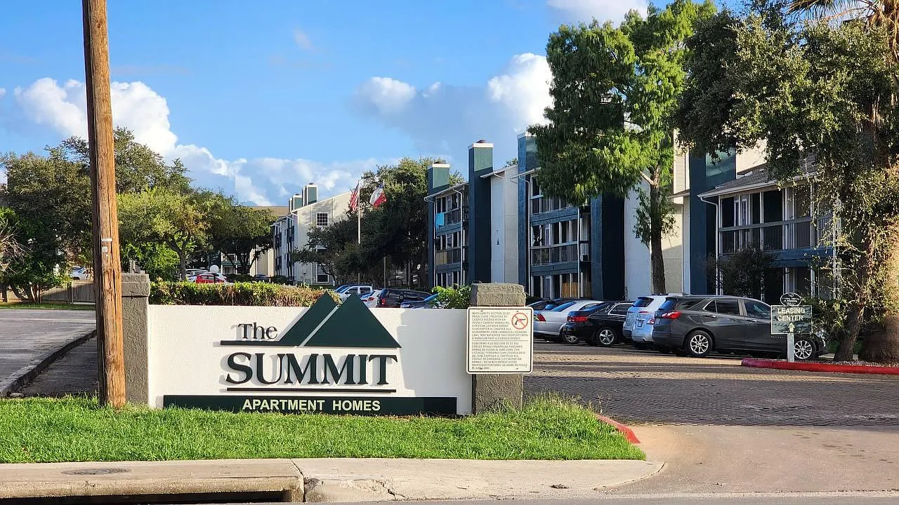The Summit — Photo 1