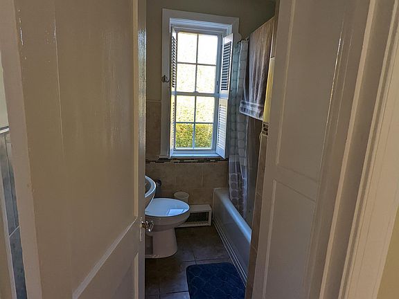 5th image of 18 S Bancroft Pkwy #1