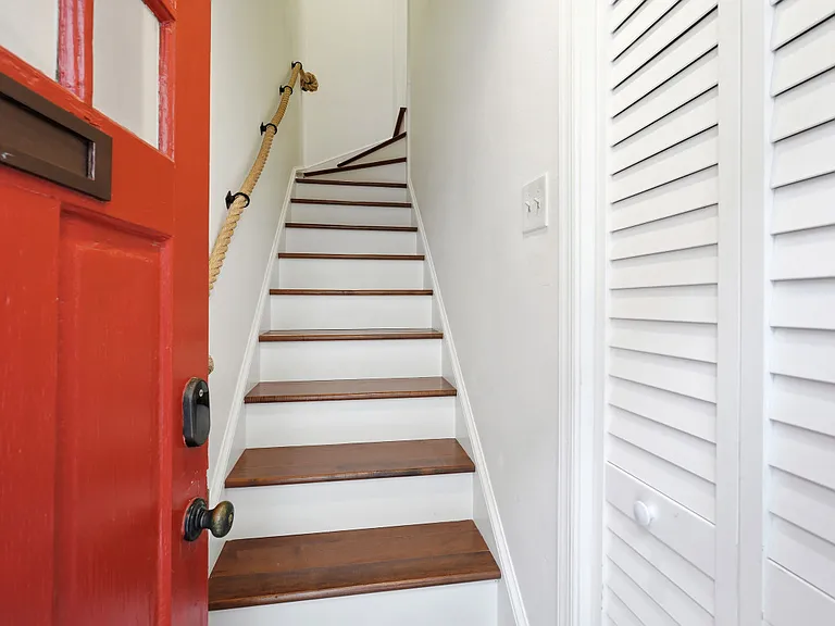 110 East St #B — Photo 2