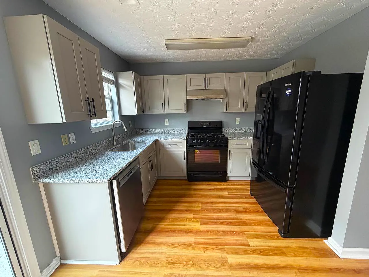 4 bed, 2.5 bath, 1593 sqft, $2,150 — Photo 4