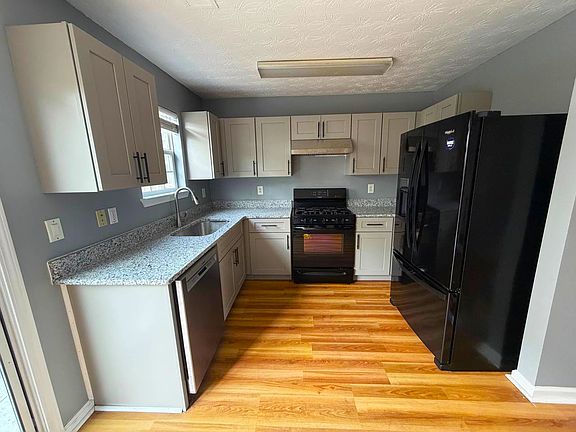 4th image of 460 Spring Head Ct