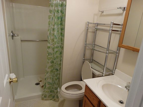 3rd image of 240 Hunter Hills Cir APT 1