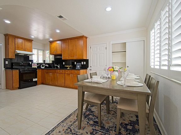 4th image of 942 Junesong Way