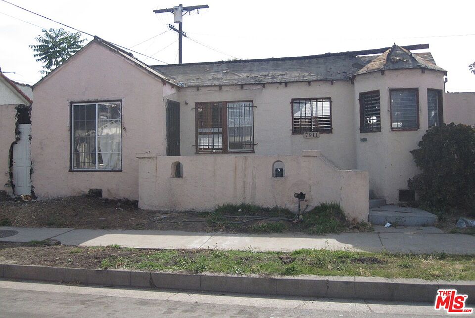 1st image of 7911 S Denker Ave