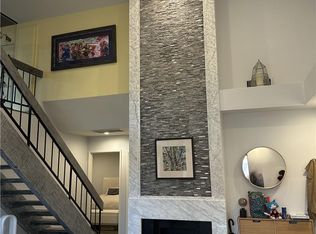 18445 Hatteras St Unit 402, Tarzana, CA 91356