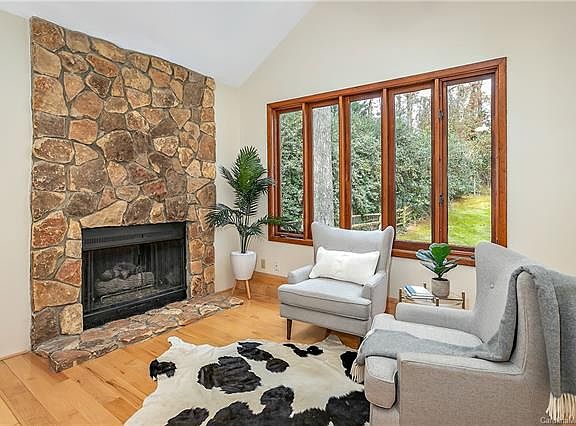 5th image of 1233 Wandering Way Dr