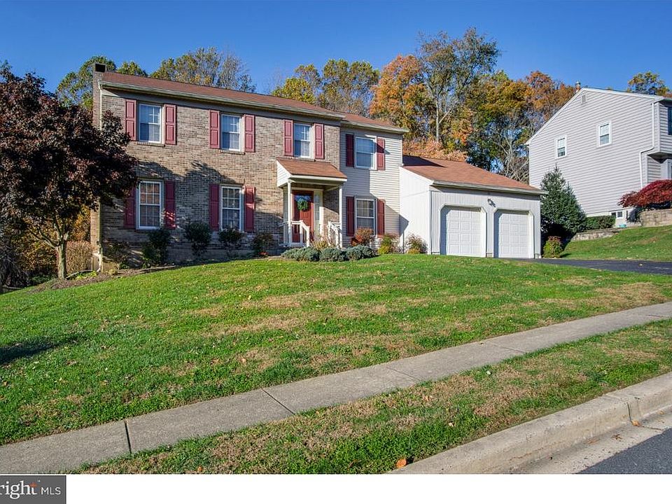 1st image of 26 Woodridge Dr