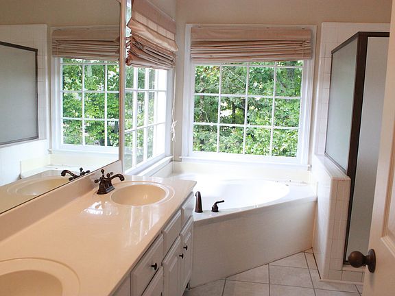 3rd image of 4820 Westbury Ln