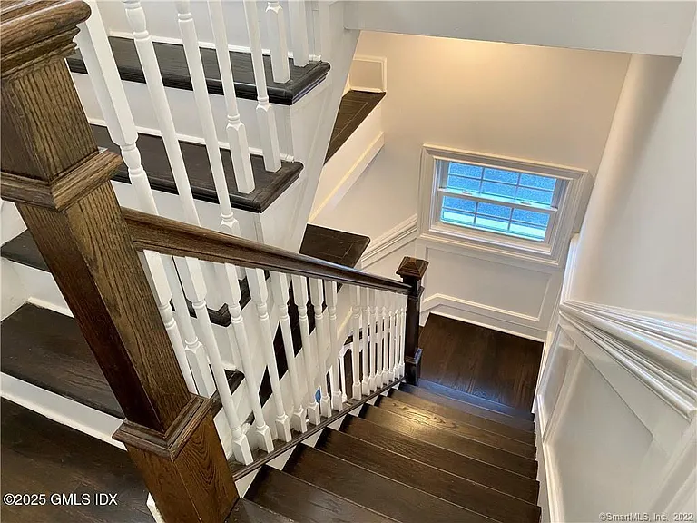 84 E Putnam Ave — Photo 18