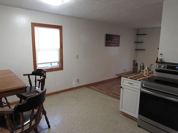 3rd image of 174 Saratoga Ave