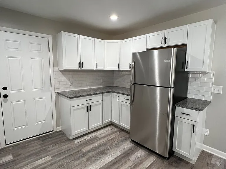 1660 Huxley Dr — Photo 11