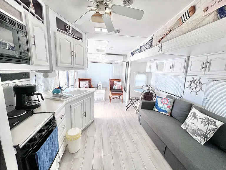 325 Calusa St #5 — Photo 9