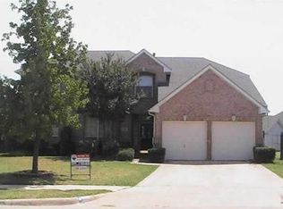 2202 Herrington Ct, Arlington, TX 76018