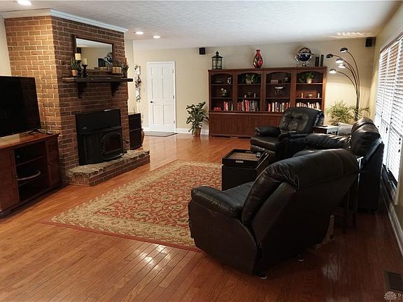 5th image of 179 Webbshaw Dr