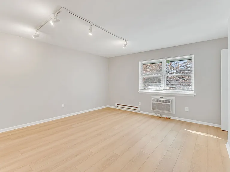 Oak Ridge Apartments — Photo 14