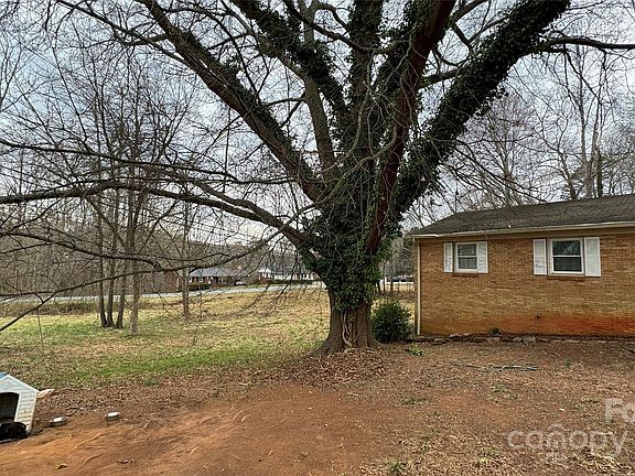3rd image of 304 Kimberlee Dr