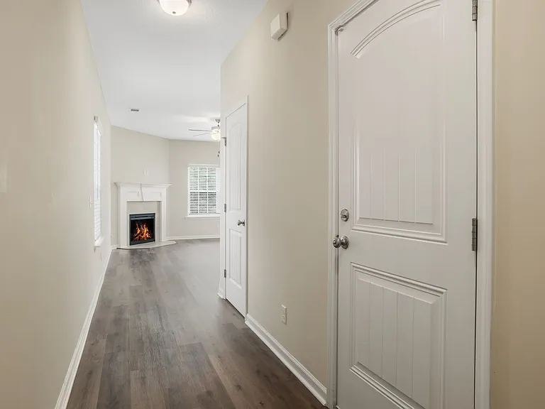 572 Brightleaf Cir — Photo 2
