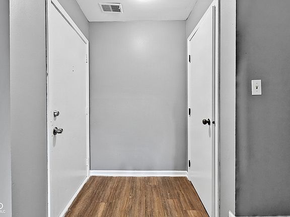 5th image of 6440 Commons Dr
