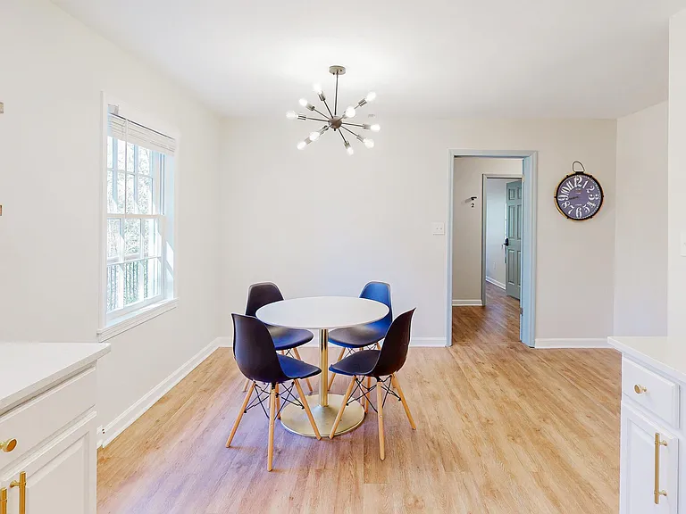 Regency Way SE — Photo 8