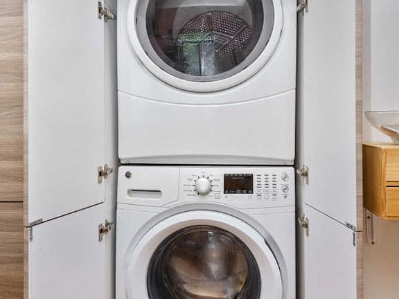 4th image of 244 Franklin Ave #3B