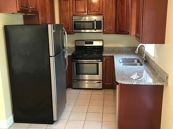 4th image of 2 Strawberry Ln
