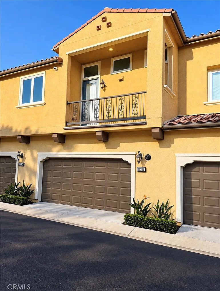 2 bed, 1350 sqft, $3,700 — Photo 3