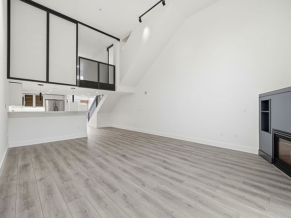 3rd image of 300 Linden St APT 3