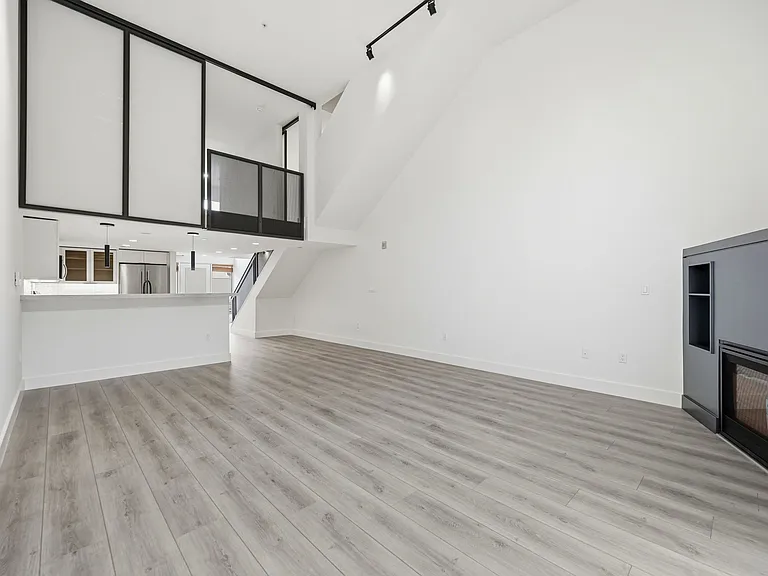 300 Linden St #3 — Photo 3