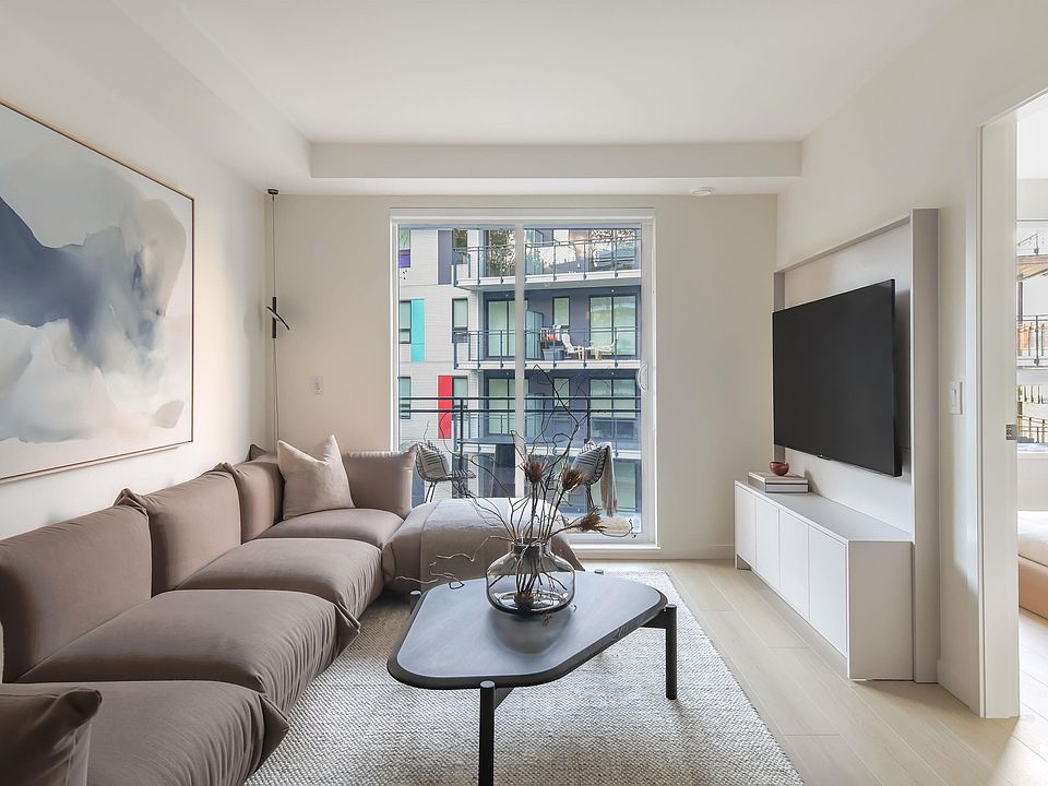 1st image of 125 Albert St #219