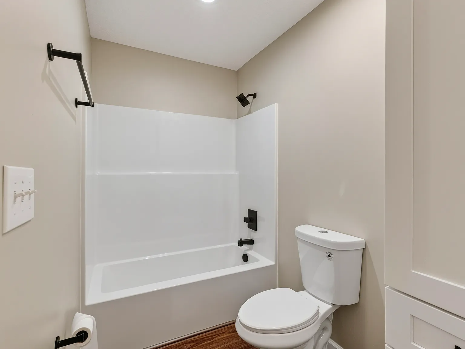 3 bed, 1400 sqft, $2,300 — Photo 3