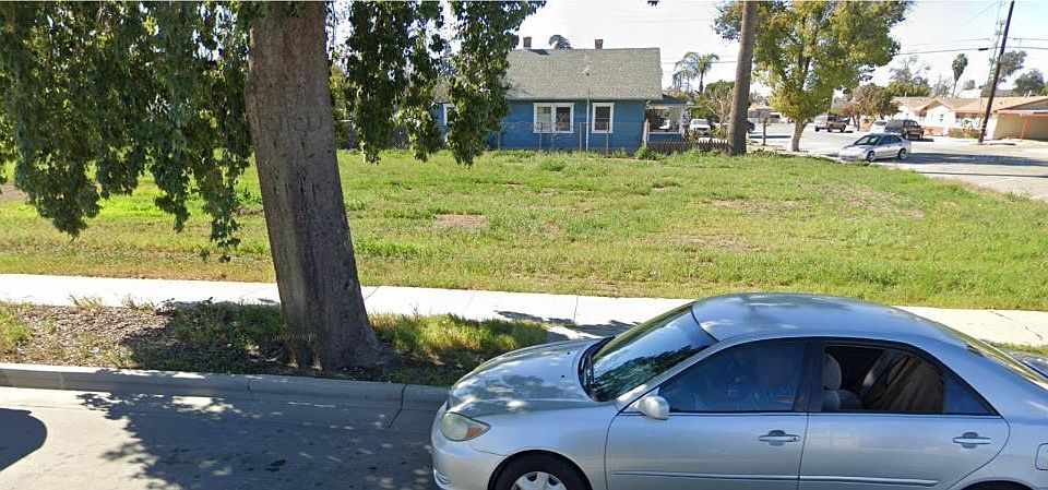 2nd image of 903 8th Street
