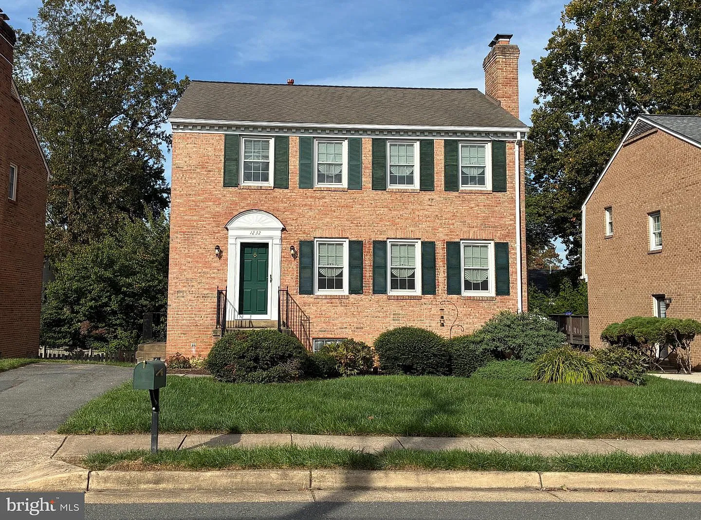 4 bed, 3.5 bath, 2880 sqft, $4,700 — Photo 2