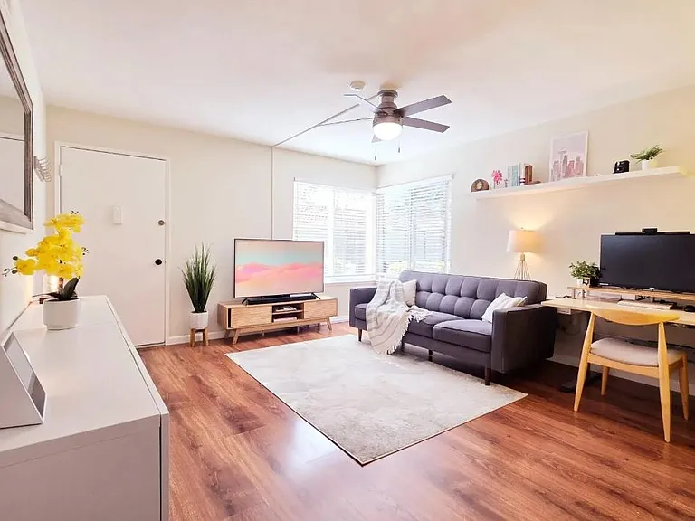 5060 Bridgepointe Pl — Photo 2