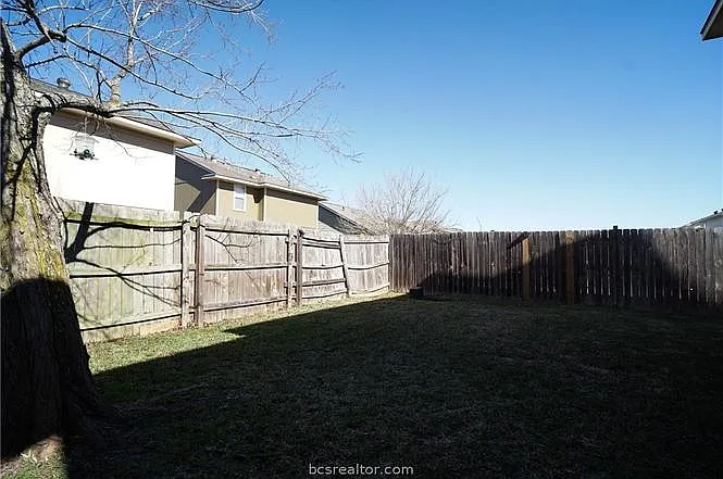 505 Thornton Ct — Photo 4