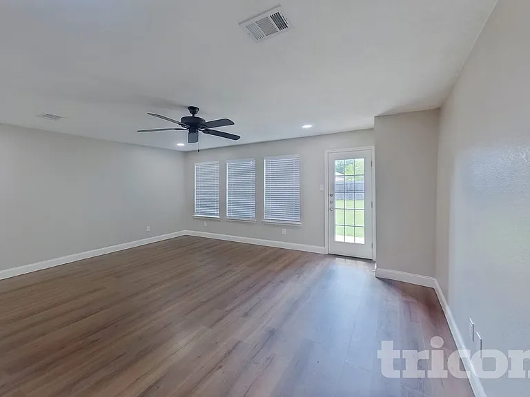 2949 Monticello Ln — Photo 3