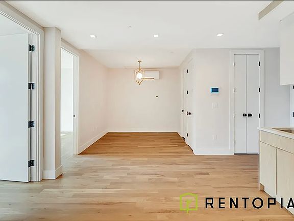 5th image of 415 Manhattan Ave #317B
