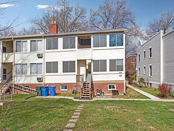 4th image of 4482 Macarthur Blvd NW