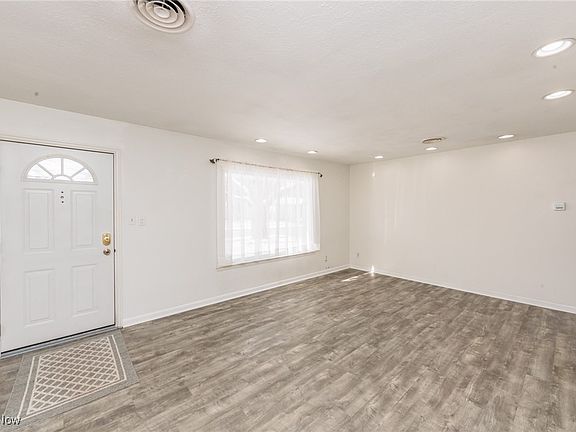 3rd image of 6429 Aylesworth Dr