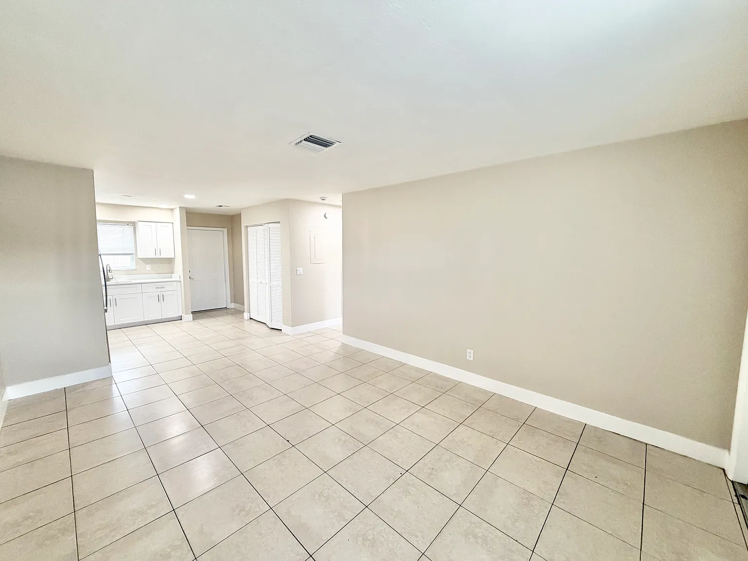 Sunshine Apartments — Photo 3