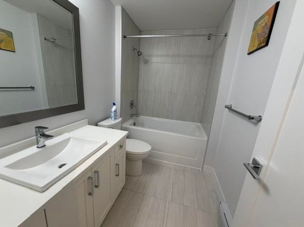 2 bedroom rental in Surrey — photo 11