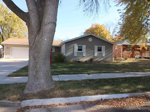 708 S Gardner Dr, Sioux Falls, SD 57103