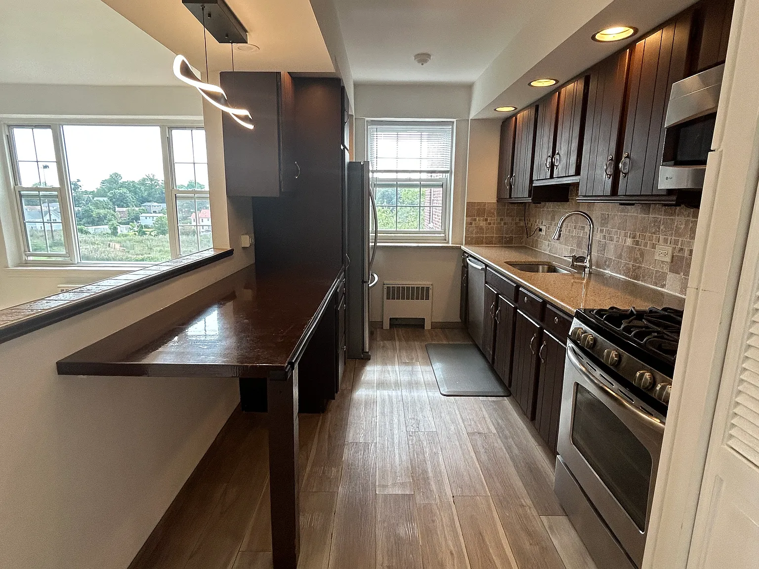 2 bed, 1000 sqft, $2,595 — Photo 2