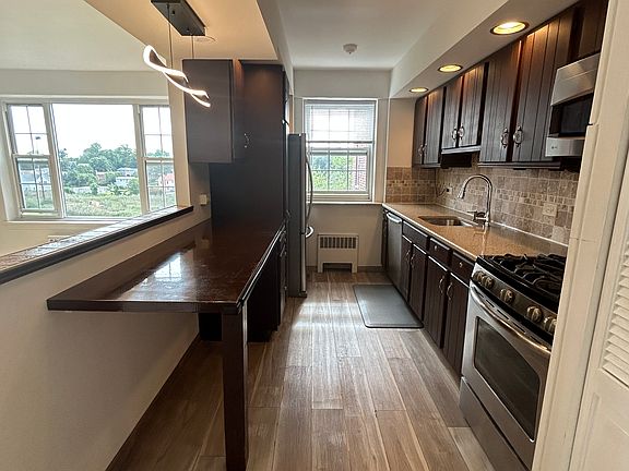 2nd image of 220 Pelham Rd #5EE