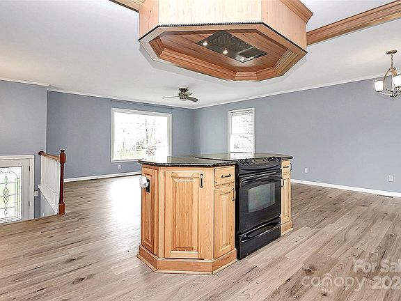 5th image of 4531 Oakwood Cir
