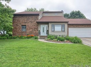 708 Andra Dr, Maryville, IL
