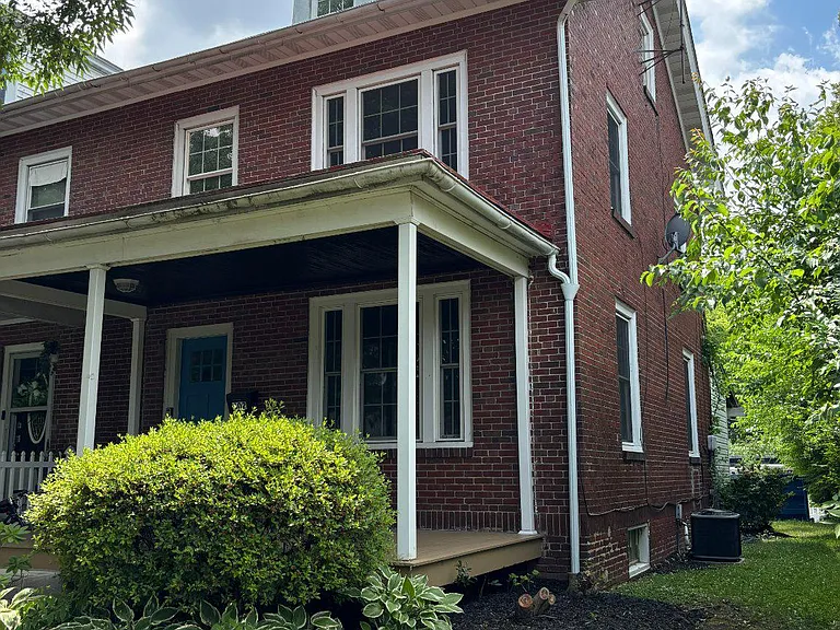 402 Pine St — Photo 9