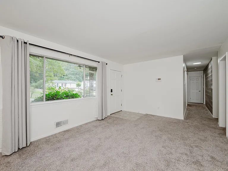1440 Hickory Ln — Photo 7