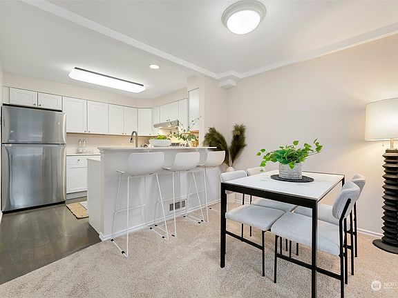 5th image of 1011 5th Avenue N #204